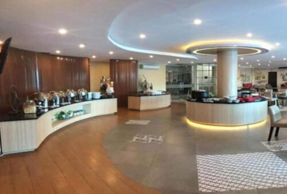 Yello Hotel Samarinda Extérieur photo