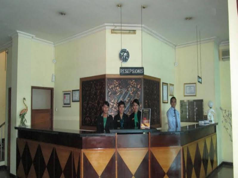 Yello Hotel Samarinda Extérieur photo